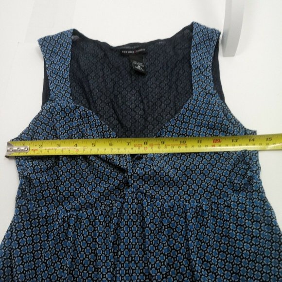 New York & Company Geometric Top Medium - Picture 10 of 14